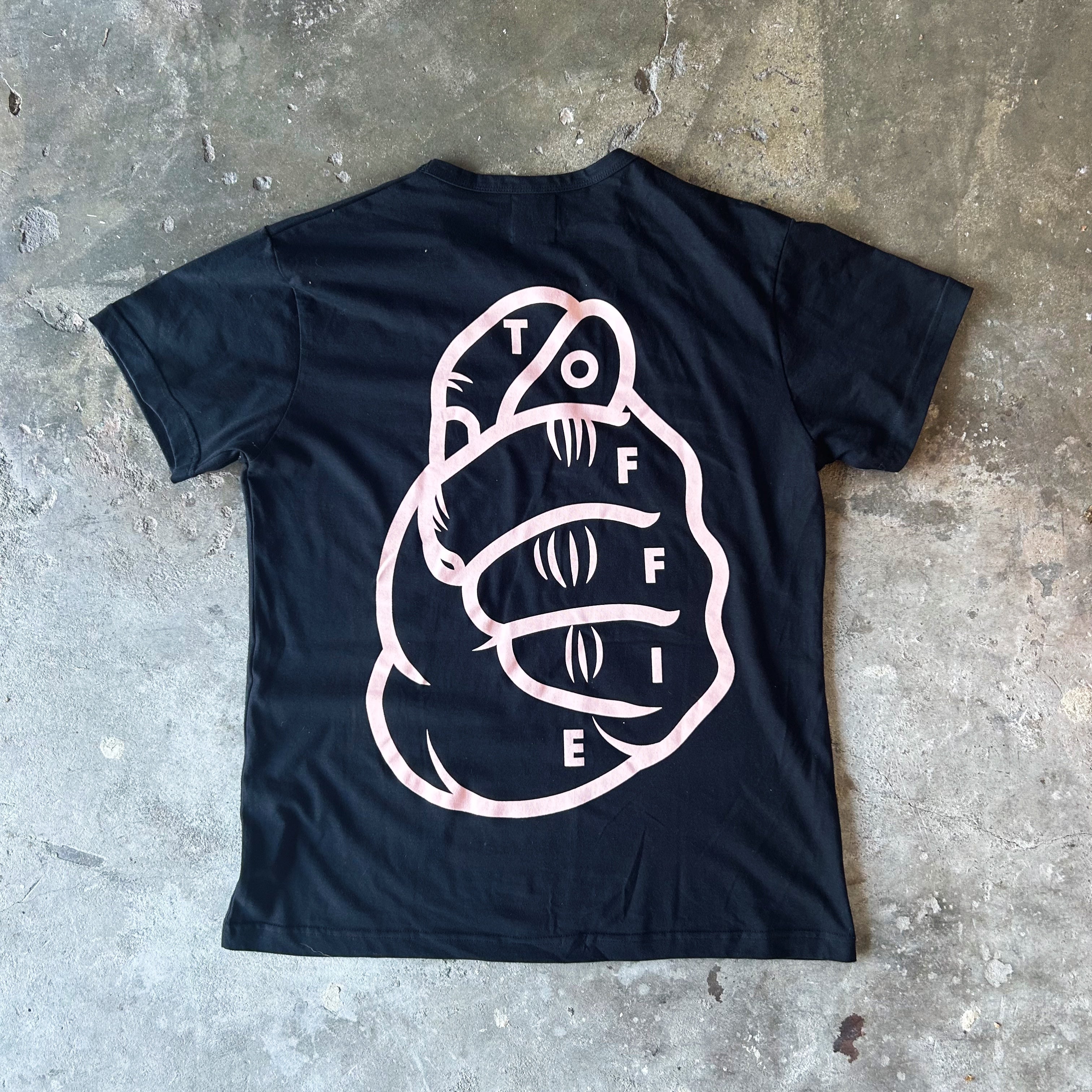 Toffie Graphic Tee – VANCOKE'S